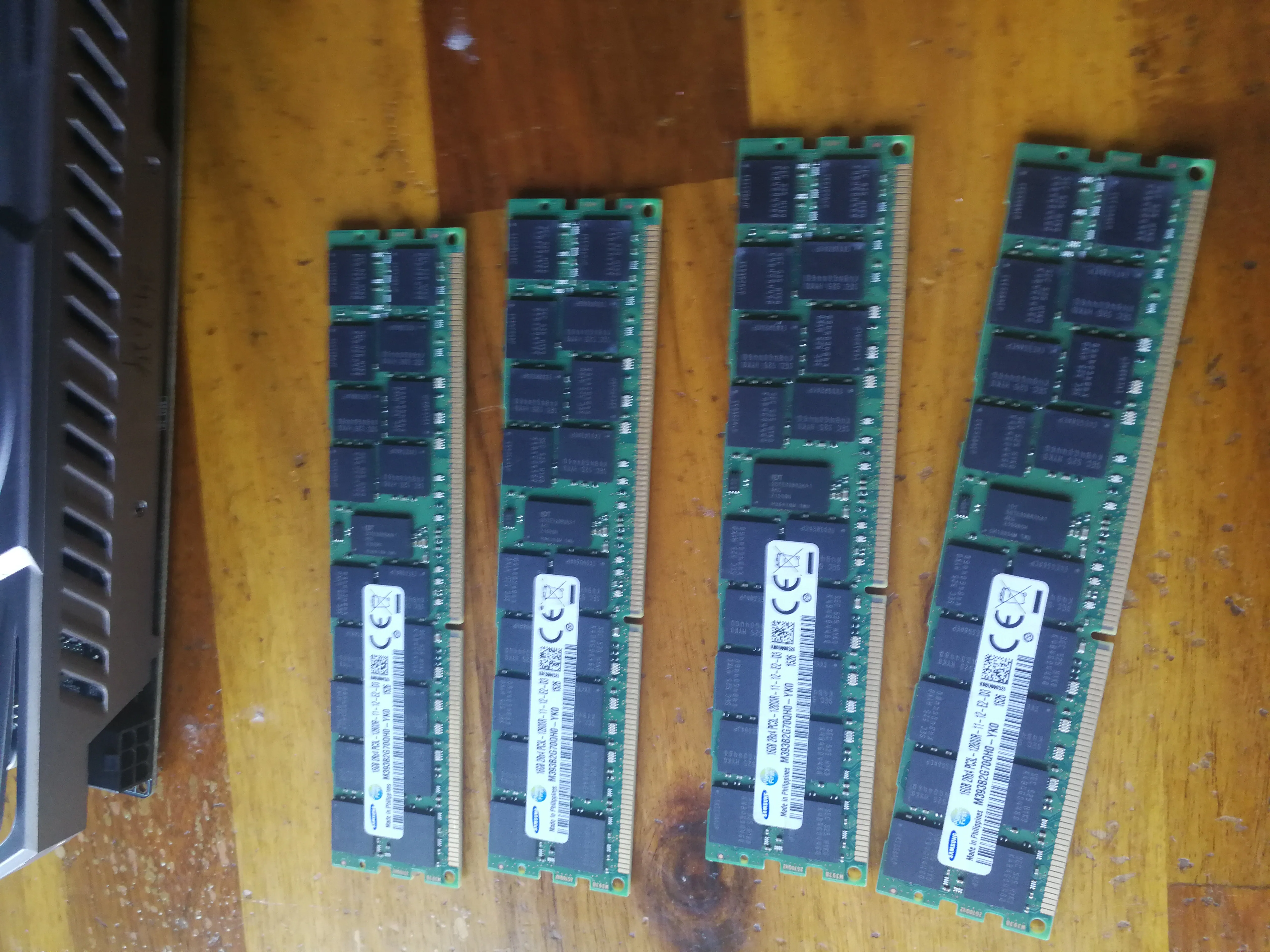 四根64GB内存条