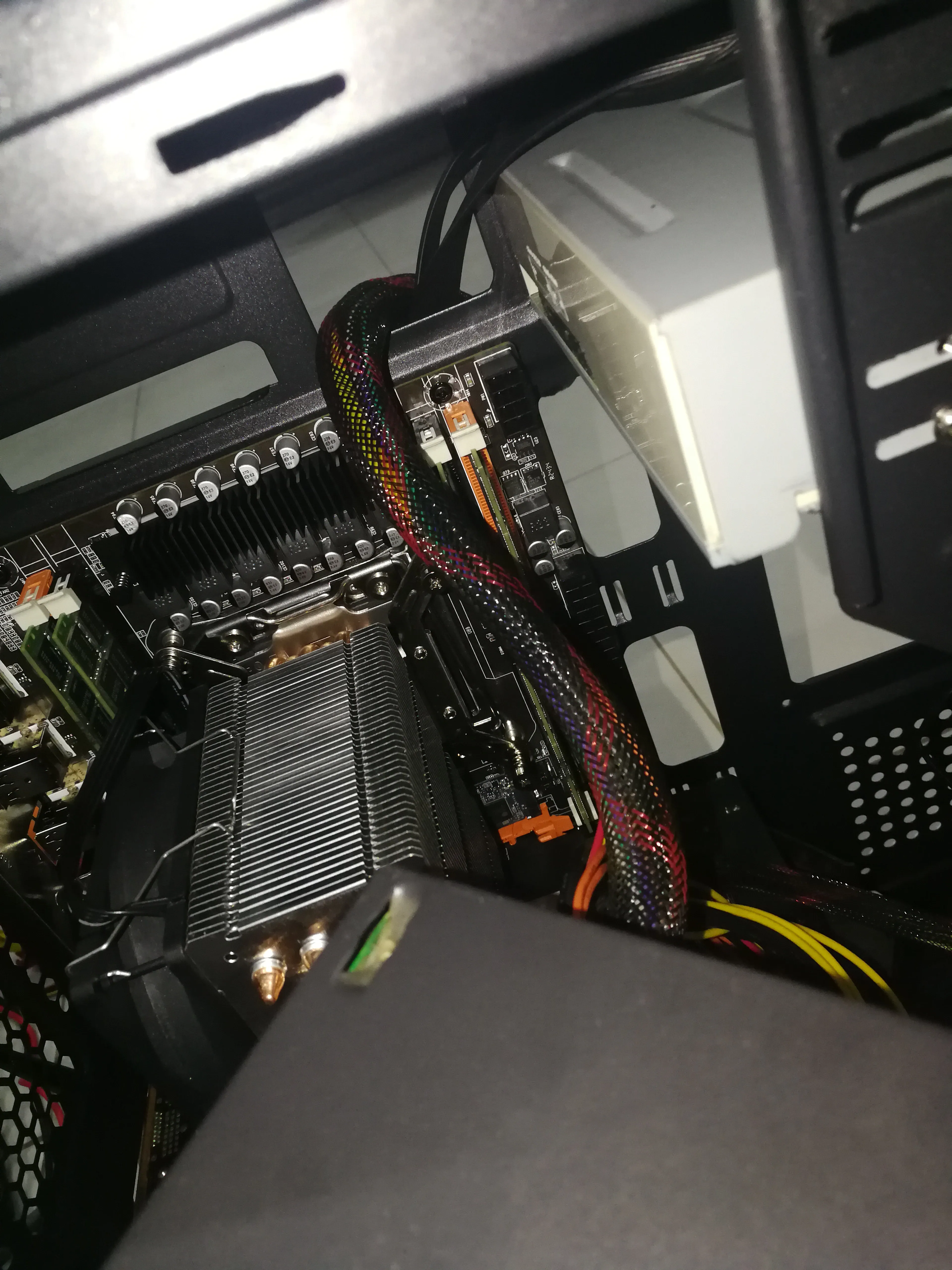 把电源线放到里面