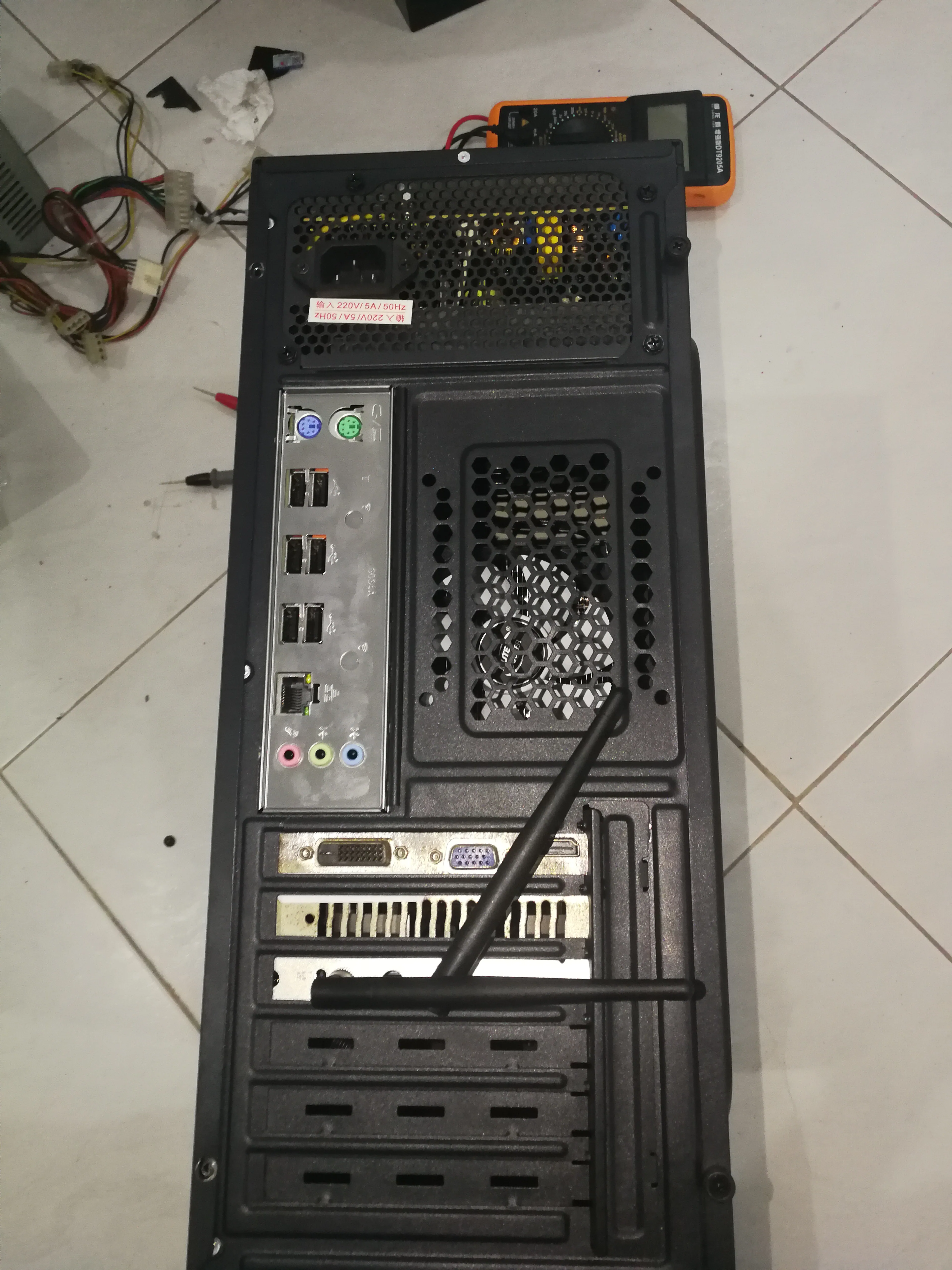 把机箱放上来露出电源输入口