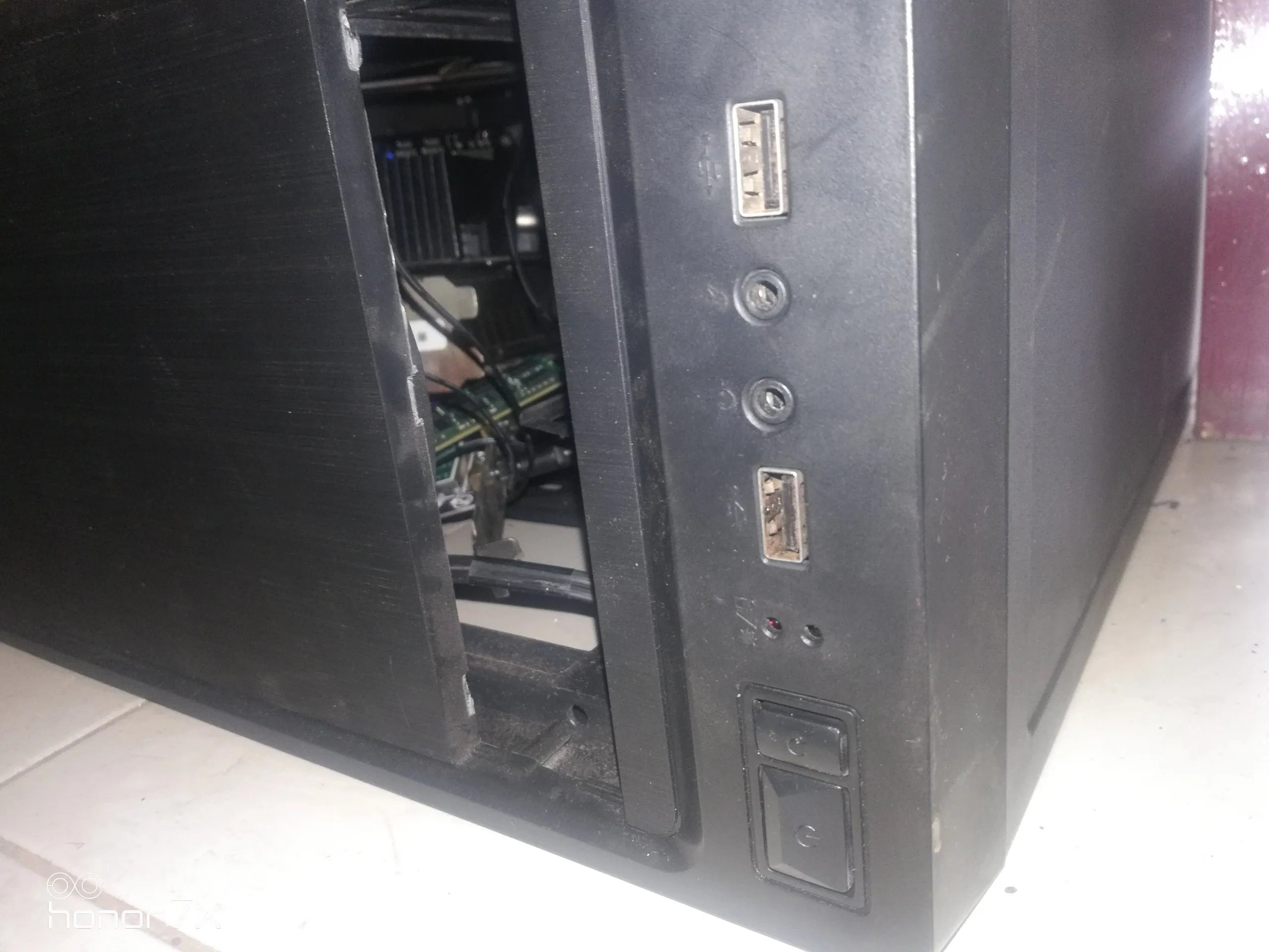 这是台式机最大的那个就是