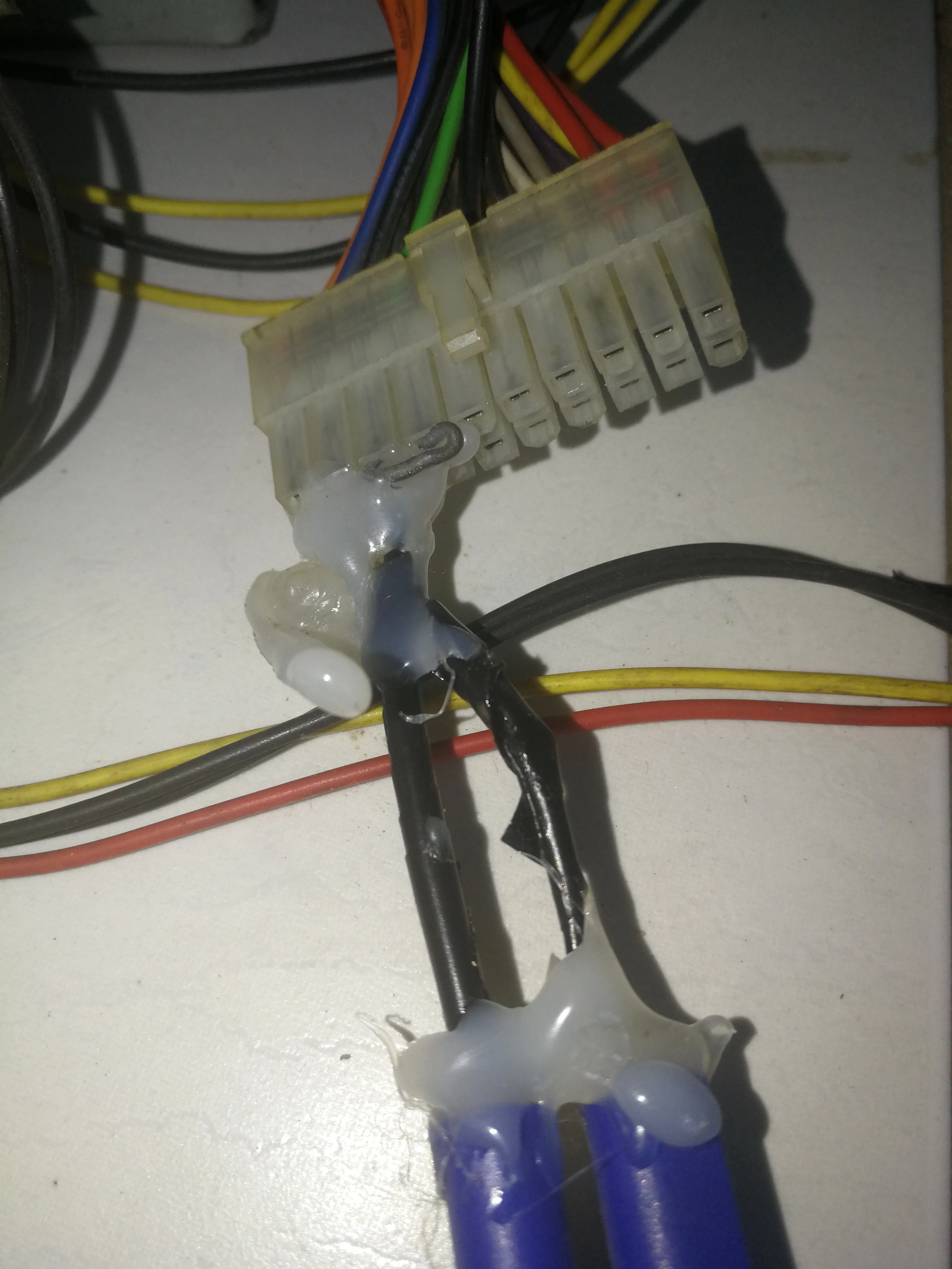 用鳄鱼夹子做的充电器2